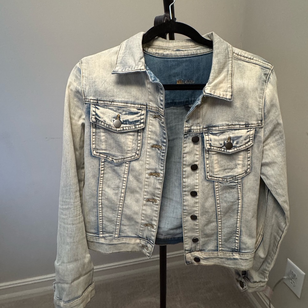 Kut from the Kloth Helena Denim Jacket - Size M
Great condition